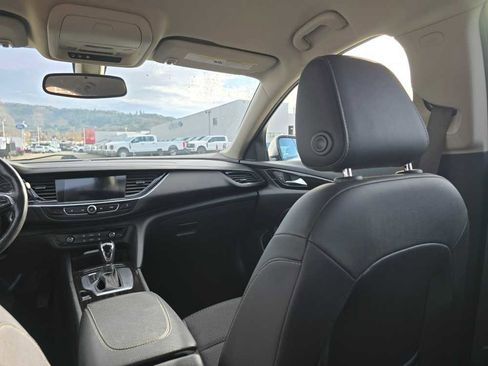 Used 2019 Buick Regal Preferred image 14