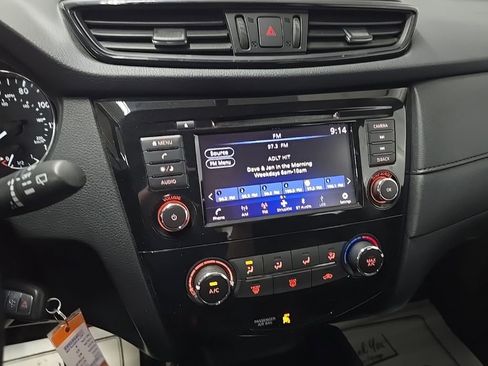 Used 2018 Nissan Rogue S AWD/4WD image 24
