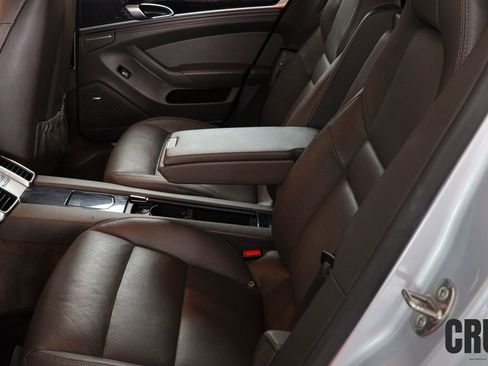 Used 2014 Porsche Panamera 4 image 32