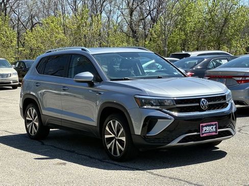 Used 2022 Volkswagen Taos SE image 3