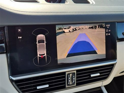 Used 2022 Porsche Cayenne Platinum Edition image 14