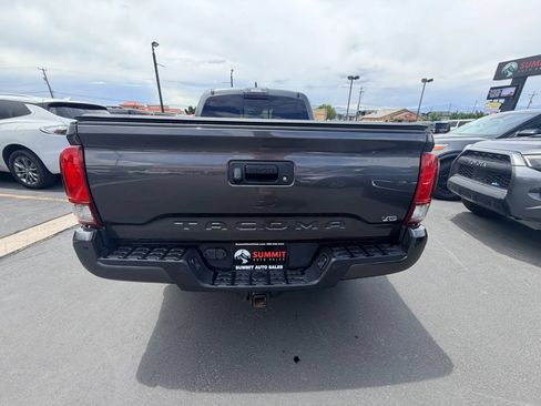 Used 2019 Toyota Tacoma TRD Off-Road w/ TRD Premium Off Road Package AWD/4WD image 4