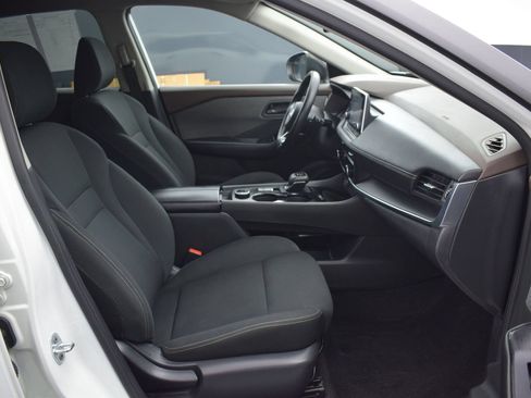 Used 2023 Nissan Rogue S AWD/4WD image 10