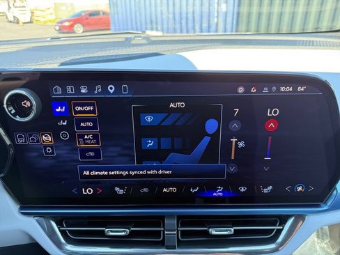 New 2026 Chevrolet Equinox EV LT AWD/4WD image 17