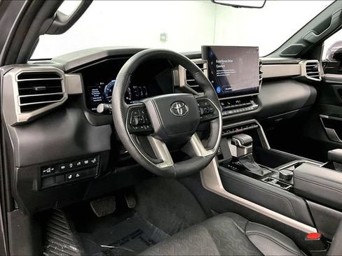 Used 2025 Toyota Tundra Limited AWD/4WD image 17