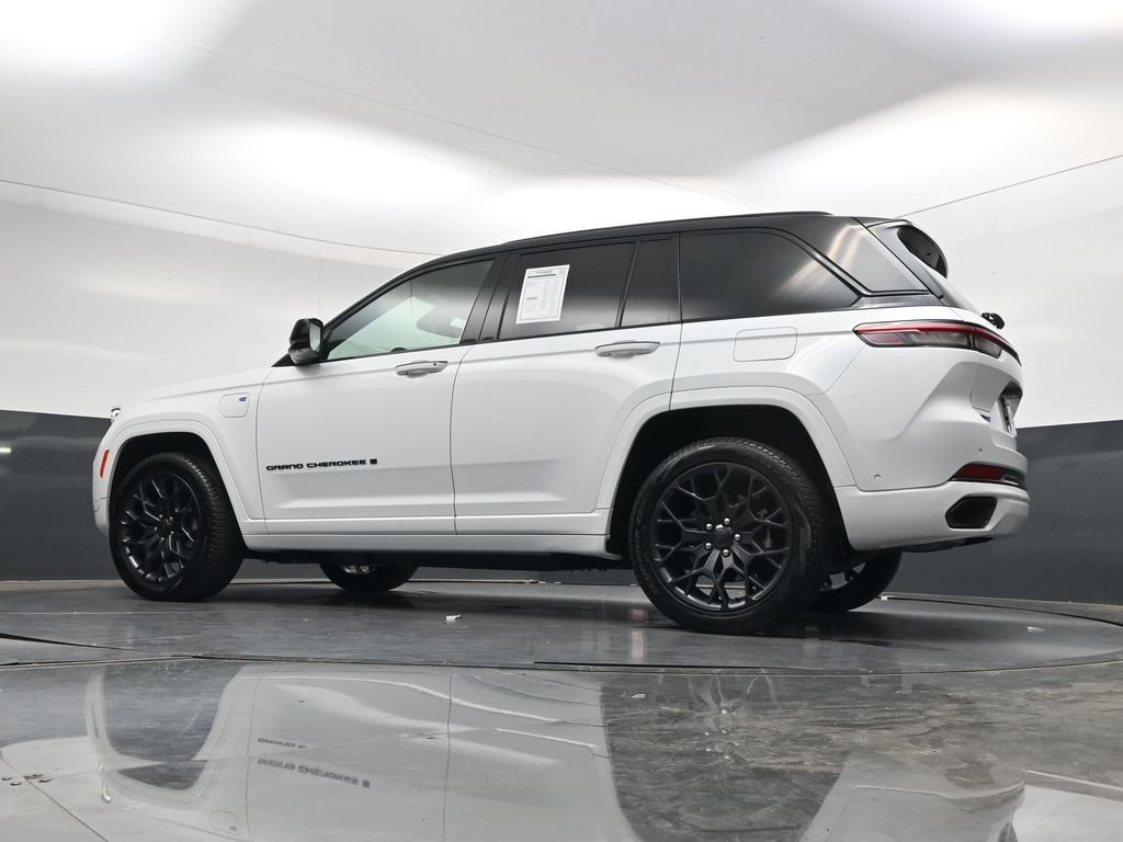 Used 2023 Jeep Grand Cherokee Summit AWD/4WD image 47