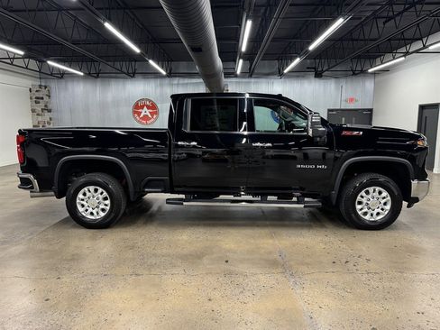Used 2024 Chevrolet Silverado 3500 LTZ w/ LTZ Convenience Package image 15