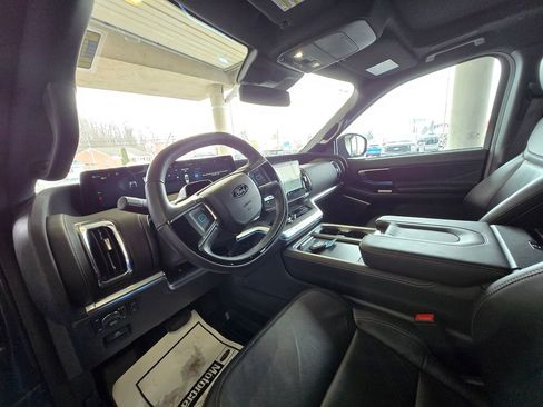 Used 2025 Ford Expedition Platinum w/ Stealth Performance Package image 12