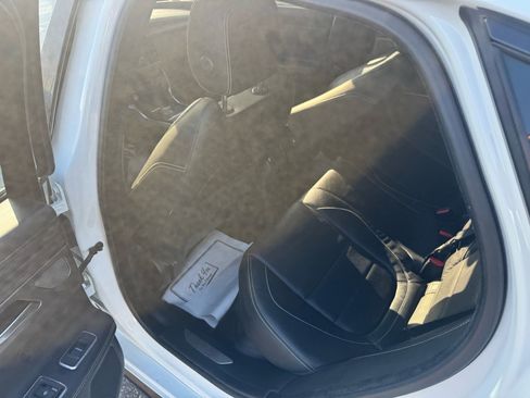 Used 2016 Jaguar XF S image 9