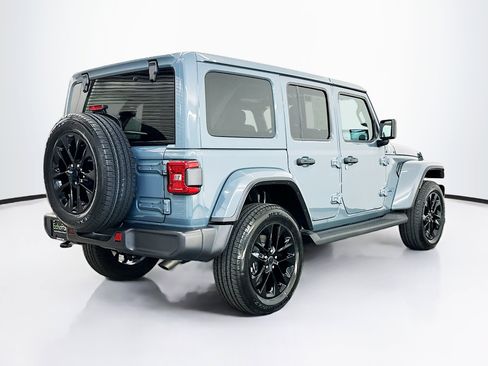Used 2025 Jeep Wrangler Sahara image 9