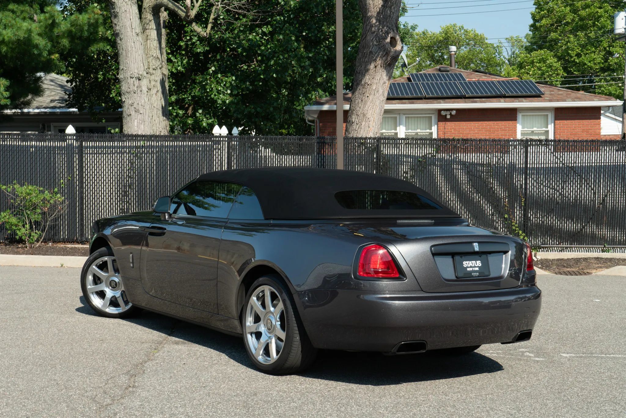 Used 2017 Rolls-Royce Dawn RWD image 46