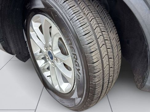 Used 2022 Ford Escape SE w/ Cold Weather Package FWD image 11