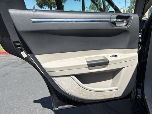 Used 2006 Chrysler 300 C RWD image 43