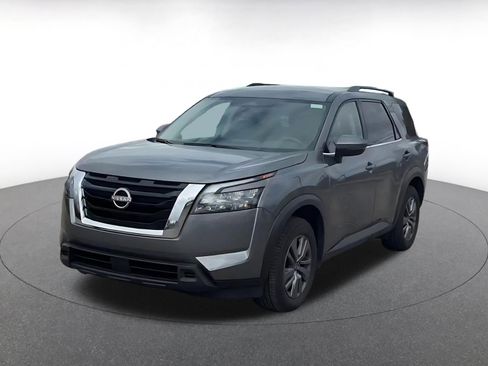 Used 2025 Nissan Pathfinder SV image 5