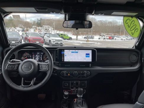 Used 2025 Jeep Gladiator Rubicon w/ Convenience Group image 12