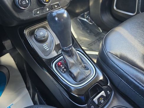 Used 2018 Jeep Compass Latitude image 27