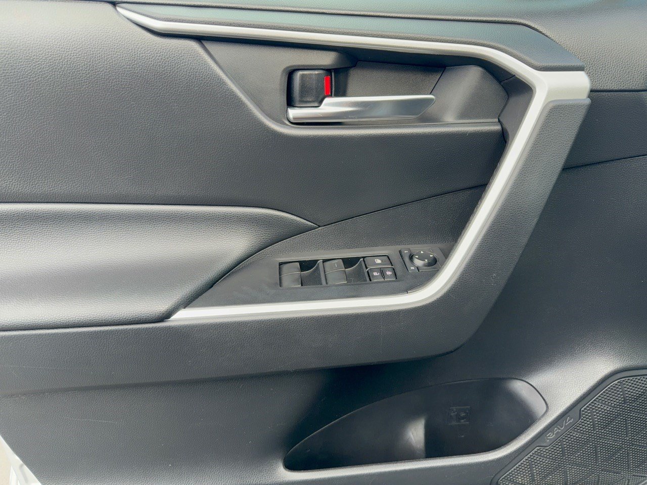Used 2021 Toyota RAV4 XLE AWD/4WD image 14