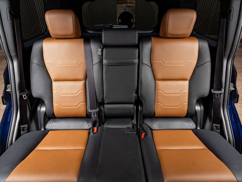 Used 2025 Lexus GX 550 w/ Cold Area Package image 35