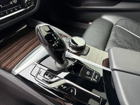 Used 2023 BMW M550i xDrive w/ Executive Package image 27