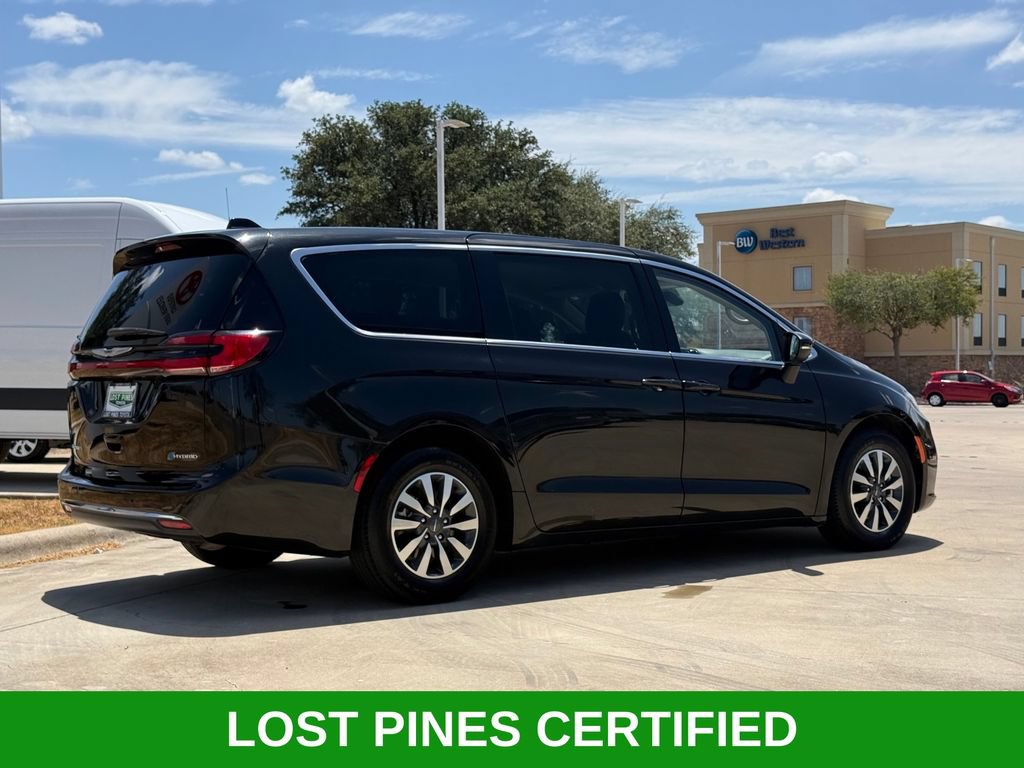 Used 2023 Chrysler Pacifica Touring-L FWD image 4