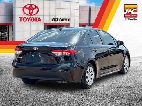 Used 2025 Toyota Corolla LE FWD image 5