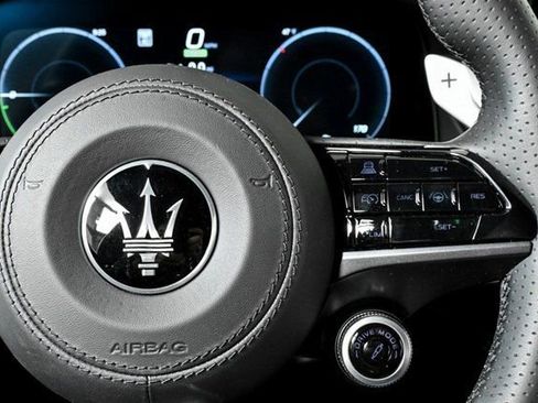 New 2025 Maserati Grecale Folgore image 11