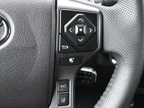 Used 2022 Toyota Tacoma TRD Off-Road w/ Technology Package image 7