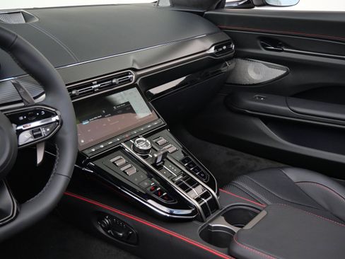 New 2026 Aston Martin V8 Vantage image 19