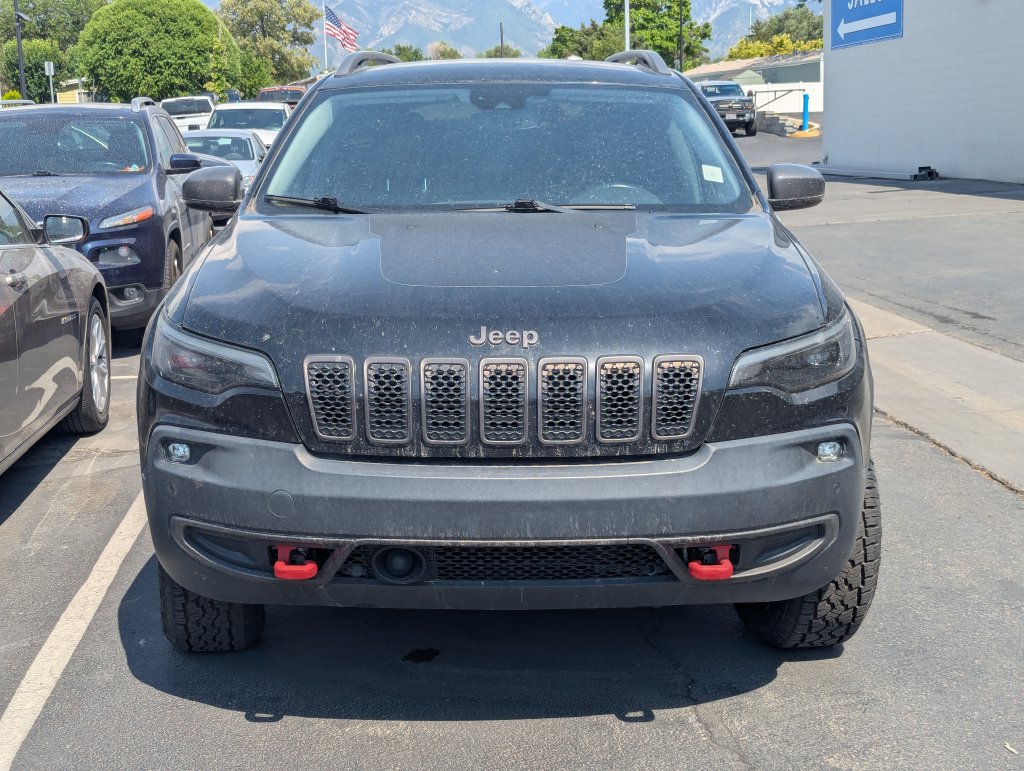 Used 2019 Jeep Cherokee Trailhawk AWD/4WD image 2