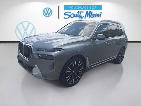 Used 2024 BMW X7 xDrive40i w/ Premium Package AWD/4WD image 3