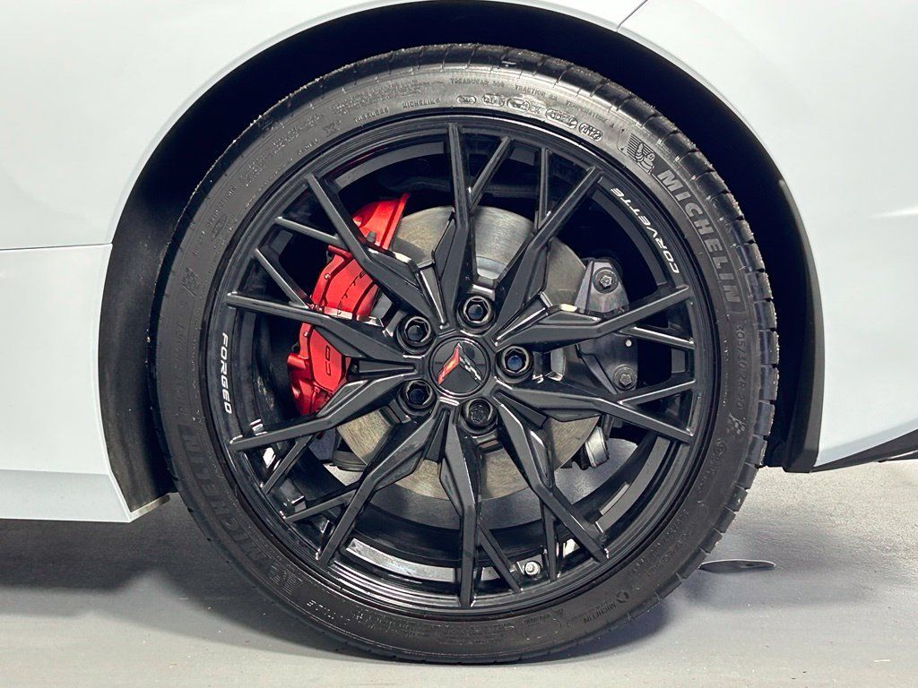 Used 2021 Chevrolet Corvette Stingray Coupe w/ 1LT RWD image 39