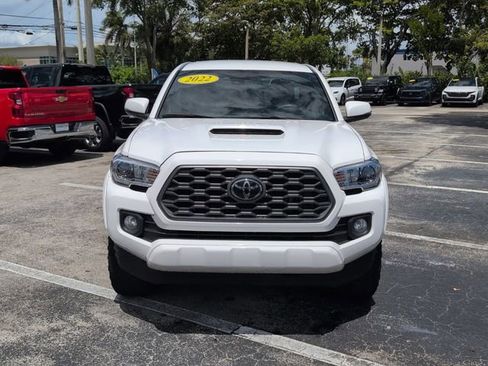 Used 2022 Toyota Tacoma TRD Sport w/ Technology Package RWD image 2