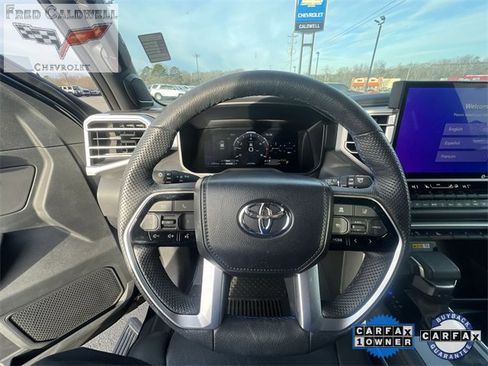 Used 2024 Toyota Sequoia image 11