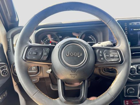 Used 2024 Jeep Wrangler Unlimited AWD/4WD image 14