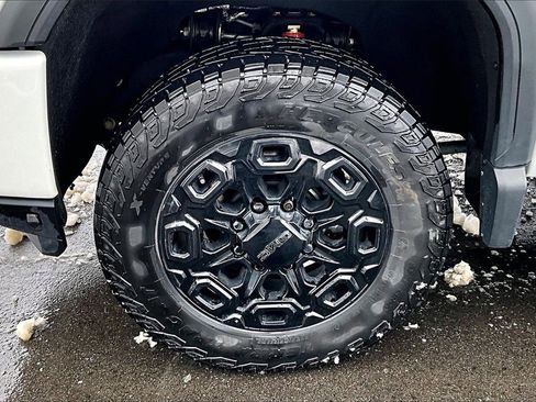 Used 2020 GMC Sierra 2500 AT4 w/ AT4 Premium Package image 9