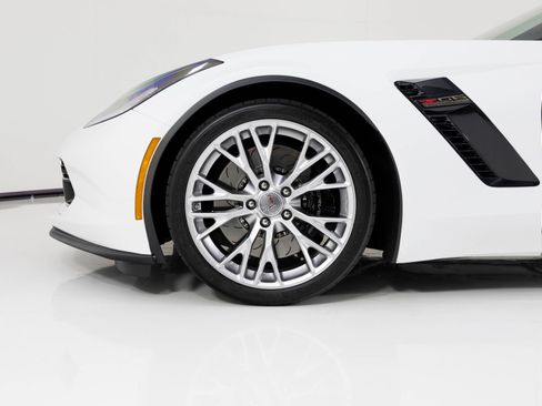 Used 2015 Chevrolet Corvette Z06 w/ 3LZ Preferred Equipment Group image 11