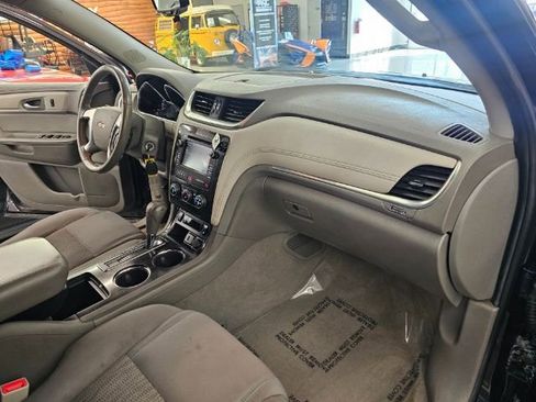 Used 2016 Chevrolet Traverse LT w/ Style and Technology Package image 8