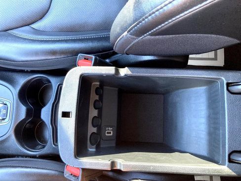 Used 2023 Jeep Cherokee Altitude Lux image 36