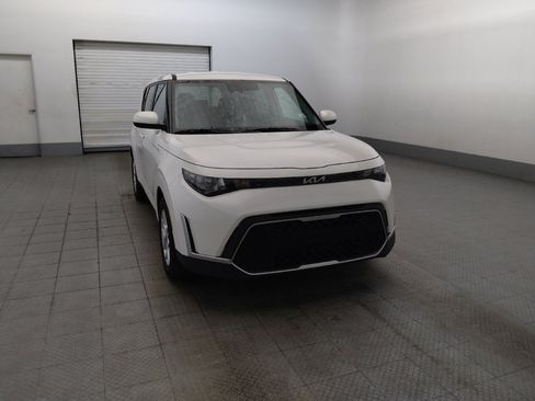 Used 2025 Kia Soul LX w/ LX Technology Package FWD image 14