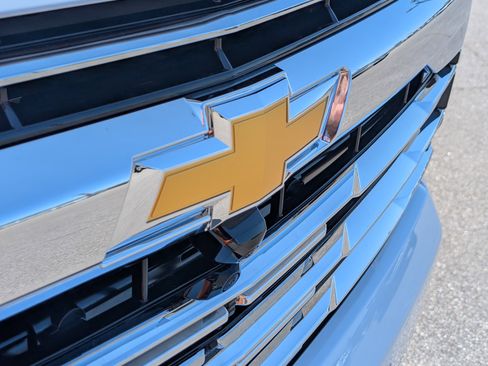 New 2026 Chevrolet Suburban Premier RWD image 5