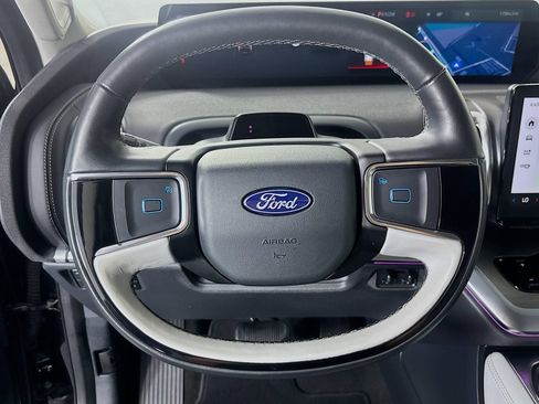 Certified 2025 Ford Expedition Platinum AWD/4WD image 11