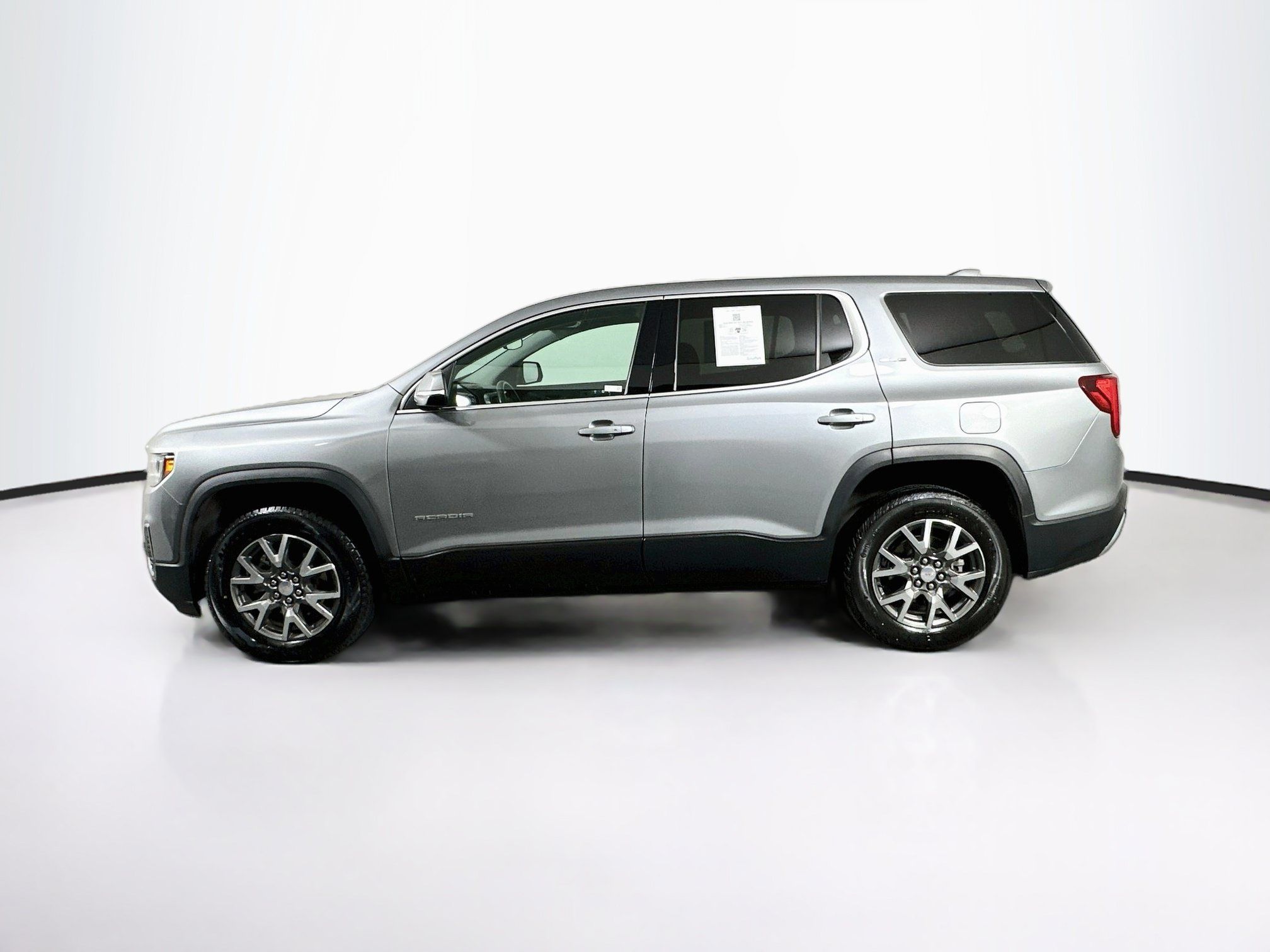 Used 2023 GMC Acadia SLE FWD image 4