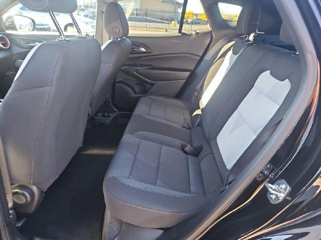 Used 2025 Chevrolet Trax RS FWD image 24