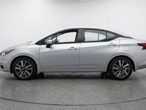 Used 2025 Nissan Versa SV image 5