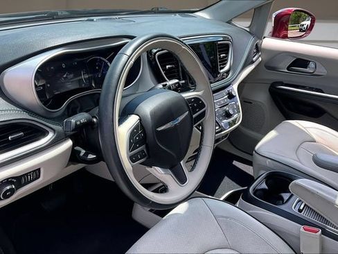 Used 2018 Chrysler Pacifica Limited FWD image 14