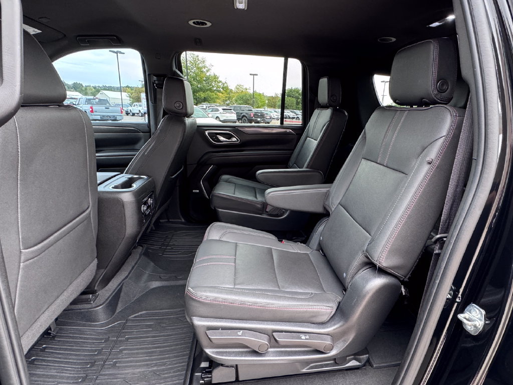 Used 2023 Chevrolet Suburban RST w/ Luxury Package AWD/4WD image 36