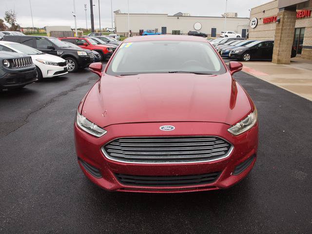 Used 2017 Ford Fusion SE w/ Fusion SE Technology Package FWD image 4