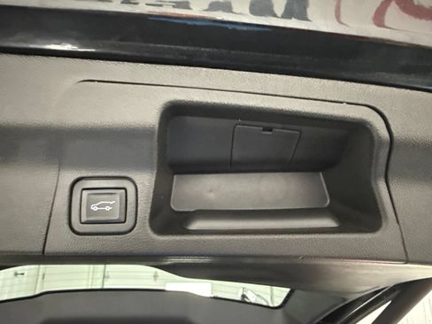 Used 2023 GMC Acadia SLT w/ Elevation Edition FWD image 42
