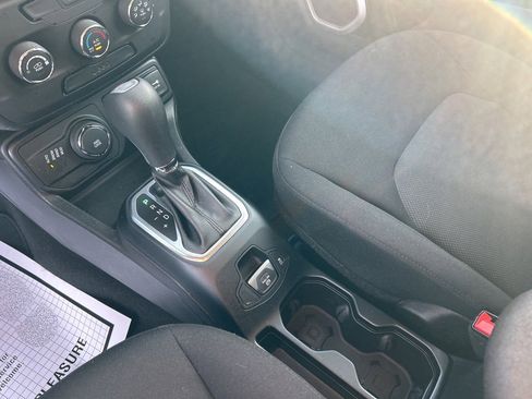 Used 2018 Jeep Renegade Sport w/ Power & Air Group image 21