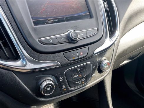 Used 2022 Chevrolet Equinox LT image 18